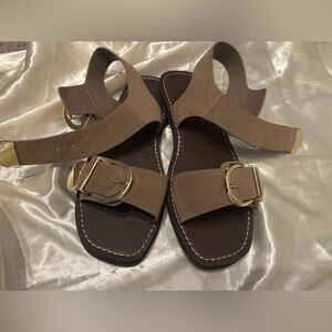 Universal Threads Elegant Taupe Sandals with Gold Accents size 9